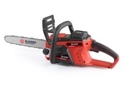Motosega Bluebird CS 23-16: La Potenza che Fa la Differenza nell'Arboricoltura